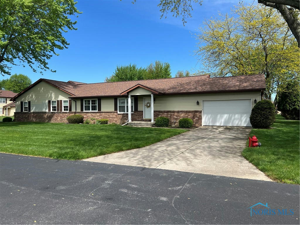 9 AUGUSTA DR, BOWLING GREEN, OH 43402, photo 1 of 17