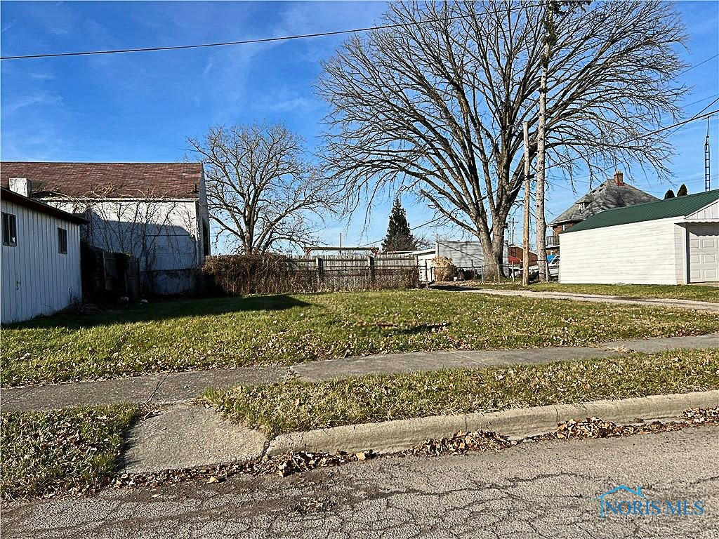813 2ND ST, TOLEDO, OH 43605, photo 1 of 2
